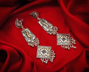 Grab This Rich and Elegant Looking Set Of Earrings In Silver Color Which Can Be Paired With Any colored Attire. It Is Light In Weight And Easy To Carry All Day Long.