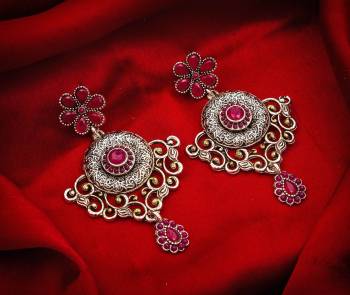 Grab This Rich and Elegant Looking Set Of Earrings In Silver Color Which Can Be Paired With Any colored Attire. It Is Light In Weight And Easy To Carry All Day Long.