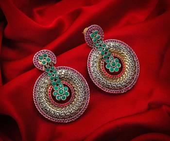 Grab This Rich and Elegant Looking Set Of Earrings In Silver Color Which Can Be Paired With Any colored Attire. It Is Light In Weight And Easy To Carry All Day Long.