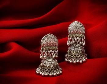 Give A Traditional Touch To Your Look With Pairing This Beautiful?Pair Of Jhumka In Silver Color. This Pretty Pair Can Be Paired With Any Colored Attire Which Give An Enhanced Look To Your Personality