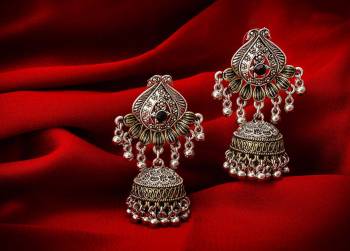 Give A Traditional Touch To Your Look With Pairing This Beautiful?Pair Of Jhumka In Silver Color. This Pretty Pair Can Be Paired With Any Colored Attire Which Give An Enhanced Look To Your Personality