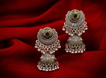 Give A Traditional Touch To Your Look With Pairing This Beautiful?Pair Of Jhumka In Silver Color. This Pretty Pair Can Be Paired With Any Colored Attire Which Give An Enhanced Look To Your Personality