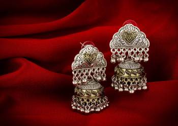 Give A Traditional Touch To Your Look With Pairing This Beautiful?Pair Of Jhumka In Silver Color. This Pretty Pair Can Be Paired With Any Colored Attire Which Give An Enhanced Look To Your Personality