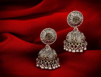 Give A Traditional Touch To Your Look With Pairing This Beautiful?Pair Of Jhumka In Silver Color. This Pretty Pair Can Be Paired With Any Colored Attire Which Give An Enhanced Look To Your Personality