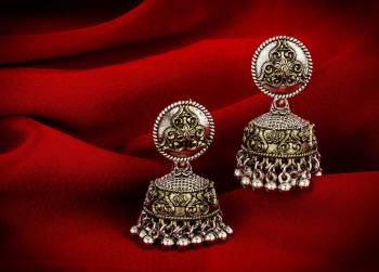 Give A Traditional Touch To Your Look With Pairing This Beautiful?Pair Of Jhumka In Silver Color. This Pretty Pair Can Be Paired With Any Colored Attire Which Give An Enhanced Look To Your Personality