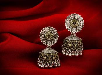 Give A Traditional Touch To Your Look With Pairing This Beautiful?Pair Of Jhumka In Silver Color. This Pretty Pair Can Be Paired With Any Colored Attire Which Give An Enhanced Look To Your Personality