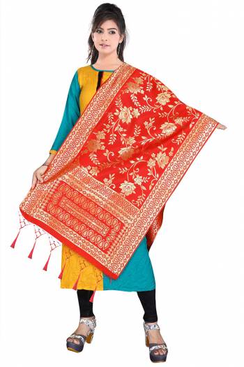 For A Proper Traditional Look, Pair Up Your Simple Attire With This Trendy Banarasi Art Silk Fabricated Dupatta. It Is Beautified With Weave All Over. Also It Is Light In Weight And Easy To Carry All Day Long