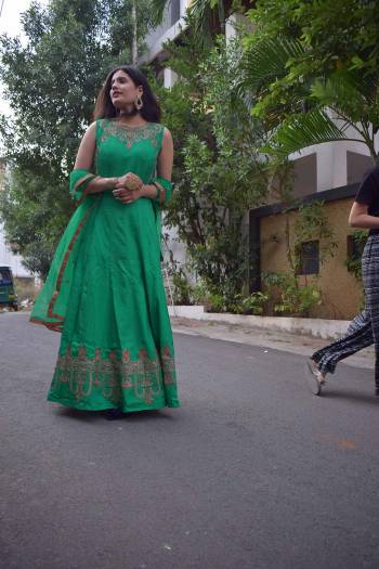 Look Pretty In This Very Beautiful Designer Readymade Suit In Green Color. Its Top Is Fabricated On Art Silk Paired With Santoon Bottom And Net Fabricated Embroidered Dupatta. Buy Now.