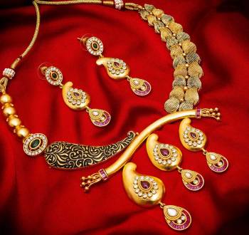 Give An Enhanced Look To Your Personality By Pairing Up This Beautiful Necklace Set With Your Ethnic Attire. This Pretty Set Is In Golden Color Beautified With Stone And Pearl Work. Buy Now.