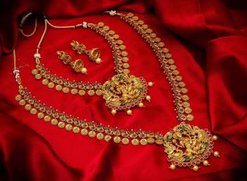 To Give A Heavy Tradiotional Look, Grab This Beautiful Set Of Necklace Which Contains Two Necklaces And A Pair Of Earring. This Necklace Set Can Be Paired With Any Colored Traditional Attire And Also Can Be Wore Both At A Time Or Single As Per The Occasion.