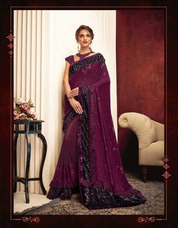 A seamless blend of cocktail glamour and playful vibes, this saree is everything that you'll need to look enrapturing. Opt for cocktail-style jewelry to complete the look. 