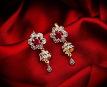 Here Is A Very Pretty Pair Of Simple And Elegant Looking Earring?Set In Golden Color. It Has Pretty Unique pattern With Attractive Diamond Work. You can Pair This Even With Simple Attire As Well As A Heavy One. This Pretty Evergreen Design Compliments Any Kind Of Attire You Wear.