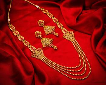 Buy This Heavy Necklace Set For The Upcoming Wedding Season. Pair?This Up With Your Heavy Ethnic Attire And As It Is In Golden Color, It Can Be Paired With Any Colored Attire. Buy Now?