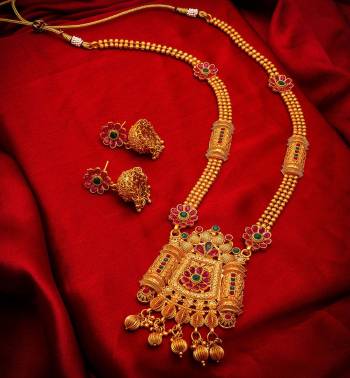 Buy This Heavy Necklace Set For The Upcoming Wedding Season. Pair?This Up With Your Heavy Ethnic Attire And As It Is In Golden Color, It Can Be Paired With Any Colored Attire. Buy Now?