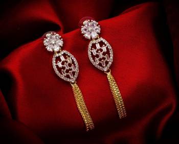 Here Is A Very Pretty Pair Of Delicate And Elegant Looking Earring Set In Golden Color. It Has Pretty Unique pattern With Attractive Diamond Work. You can Pair This Even With Simple Attire As Well As A Heavy One. This Pretty Evergreen Design Compliments Any Kind Of Attire You Wear.?