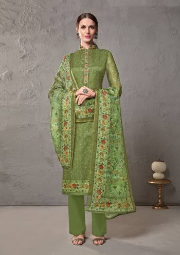 Add This Lovely Kota Checks Suit To Your Wardrobe In Green Color. This Suit Is Cotton Silk Based Paired With Cotton Bottom And Cotton Silk Dupatta. Buy This Pretty Printed Suit Now.