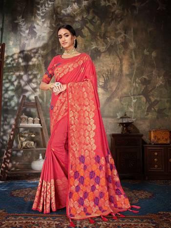 Add This Beautiful designer Silk Based Saree To Your Wardrobe In Dark Pink Color. This Saree And Blouse Are Fabricated on Linen Silk Beautified With Weave And embroidered Deisgner Blouse. Buy This Lovely Saree Now. 