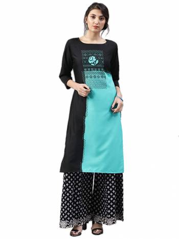 Add Some Casuals With This Readymade Printed Kurti. This Pretty Kurti Is Fabricated on Crepe And Available In All Regular Sizes. Its Fabric Is Soft Towards Skin And Esnures Superb Comfort All Day Long.