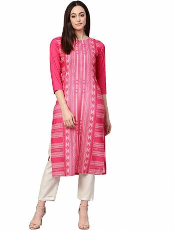 Add Some Casuals With This Readymade Printed Kurti. This Pretty Kurti Is Fabricated on Crepe And Available In All Regular Sizes. Its Fabric Is Soft Towards Skin And Esnures Superb Comfort All Day Long.