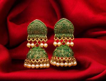 Grab The New Trendy Jhumkas To Pair Up With Your Traditional Attire. You Can Pair This Up Same Or Contrasting Colored Attire. Also These Lovely Jhumka Earrings Will Definitely Earn You Lots Of Compliments From Onlookers. 