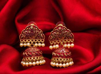 Grab The New Trendy Jhumkas To Pair Up With Your Traditional Attire. You Can Pair This Up Same Or Contrasting Colored Attire. Also These Lovely Jhumka Earrings Will Definitely Earn You Lots Of Compliments From Onlookers. 