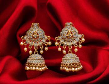 Grab The New Trendy Jhumkas To Pair Up With Your Traditional Attire. You Can Pair This Up Same Or Contrasting Colored Attire. Also These Lovely Jhumka Earrings Will Definitely Earn You Lots Of Compliments From Onlookers. 