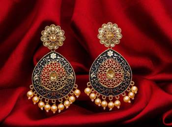 Here Is A Lovely Designer Patterned Earrings Set To Pair Up With Your Heavy Ethnic Wear. This Pretty Pair Is Light In Weight And Easy To Carry Throughout The Gala. 