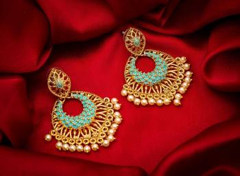 Here Is A Lovely Designer Patterned Earrings Set To Pair Up With Your Heavy Ethnic Wear. This Pretty Pair Is Light In Weight And Easy To Carry Throughout The Gala. 