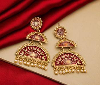 Here Is A Lovely Designer Patterned Earrings Set To Pair Up With Your Heavy Ethnic Wear. This Pretty Pair Is Light In Weight And Easy To Carry Throughout The Gala. 