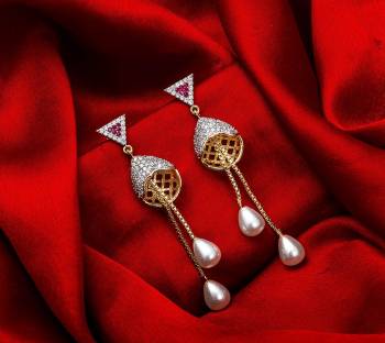 Here Is A Very Pretty Pair Of Simple And Elegant Looking Earring?Set In Golden Color. It Has Pretty Unique pattern With Attractive Diamond Work. You can Pair This Even With Simple Attire As Well As A Heavy One. This Pretty Evergreen Design Compliments Any Kind Of Attire You Wear.