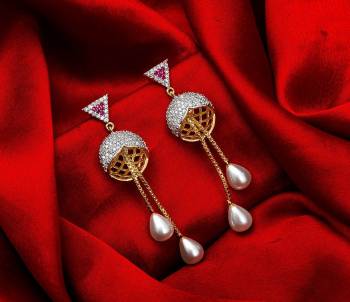 Here Is A Very Pretty Pair Of Simple And Elegant Looking Earring?Set In Golden Color. It Has Pretty Unique pattern With Attractive Diamond Work. You can Pair This Even With Simple Attire As Well As A Heavy One. This Pretty Evergreen Design Compliments Any Kind Of Attire You Wear.