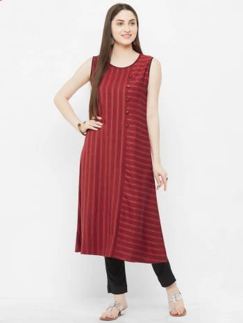 Rich Looking Designer Readymade Kurti Is Here In Maroon Color. This Printed kurti Is Cotton Based Which Gives A Rich Look To Your Personality. 