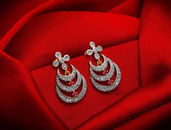 Here Is A Very Pretty Pair Of Simple And Elegant Looking Earring Set In Golden Color. It Has Pretty Unique pattern With Attractive Diamond Work. You can Pair This Even With Simple Attire As Well As A Heavy One. This Pretty Evergreen Design Compliments Any Kind Of Attire You Wear