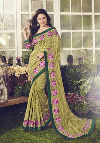 Add This Designer Saree To Your Wardrobe In Green Color. This Saree And Blouse Are Fabricated Cotton Beautified With Lovely Floral Prints And Heavy Embroidered Blouse. Buy This Saree Now.