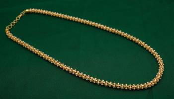 Falunt Your Rich And Elegant Taste Wearing This Elegant Single Chain In Golden color Beautified With Pretty Pearls All Over. It Is Light In Weight And Easy To carry all Day Long. 