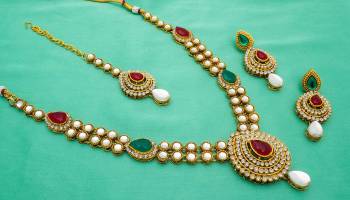 This Wedding Season Give Your Attire More Heavy And Elegant Look?Pairing It With This Attractive Heavy Necklace Set In Golden Comes With A Pair Of Earrings And A Maang Tika. This Can Be Paired With Any Colored Traditional Attire. Buy Now.?