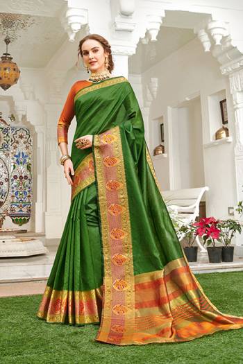 Celebrate This Festive Season With Beauty And Comfort Wearing This Designer Silk Based Saree In Green Color. This Pretty Saree And Blouse Are Fabricated On Handloom Silk Beautified With Heavy Weaved Lace Border