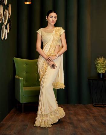 Declare your love for creative and ingenious ethnic wear in this exclusively designed pre-pleated saree and turn heads