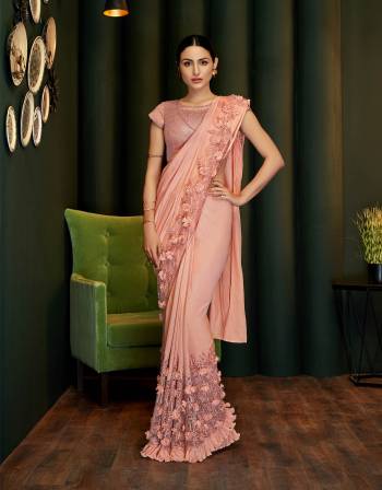 A first-of-its-kind dual layer pallu saree is everything that you need to attract appreciative glances. Pair with modern fashion jewelry to complete the look.