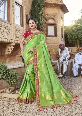 For A Royal Look, Grab This Designer Saree In Green Color Paired With Contrasting Dark Pink Colored Blouse. This Saree Is Fabricated On Satin Jacquard Silk Paired With Art Silk Fabricated Blouse. It Is Beautified With Attractive Embroidered Lace Border And Blouse. 