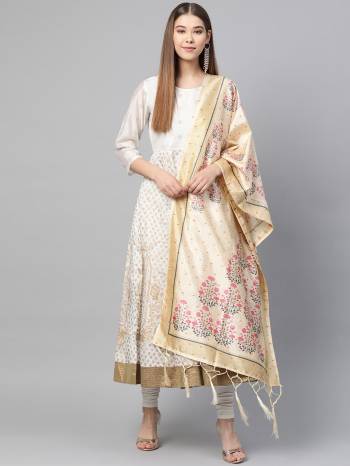 Grab This Classy Tassel Dupatta made from Jacquard Silk has decorative work like Digital Printed ,which makes it a smart pick for all occasions. You can wear this Dupatta in different styles Pairing Up With Different Kind Of Attires