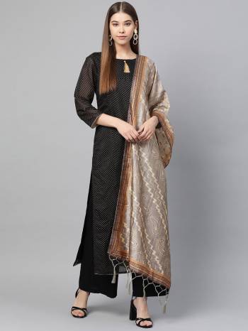 Grab This Classy Tassel Dupatta made from Jacquard Silk has decorative work like Digital Printed ,which makes it a smart pick for all occasions. You can wear this Dupatta in different styles Pairing Up With Different Kind Of Attires