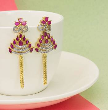 Here Is A Lovely Patterned Designer Earrings Set Is Here In Golden?Color Beautified With Attractive Diamond Work. It IS Pretty Light Weight And Easy To Carry Throughout The Gala. Buy Now.