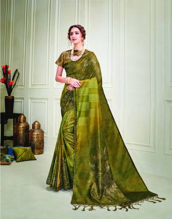 The multitude of subtle and tonal prints and patterns  makes this saree as exclusive as it can get. Adding shine to it is a gorgeous metallic foil detailing. Pair qith pearl jewels for a unique appeal. 