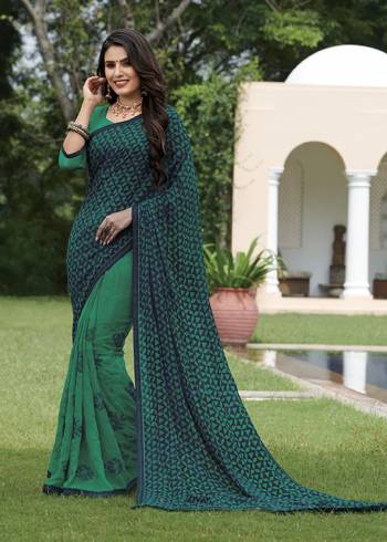 Grab This Pretty Georgette Based Saree For Your Semi-Casual Wear Which Is Light In Weight And Beautified With Prints. 