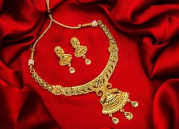 Give An Enhanced Look To Your Personality By Pairing Up This Beautiful Necklace Set With Your Ethnic Attire. This Pretty Set Is In Golden Color Beautified With Stone Work. Buy Now.