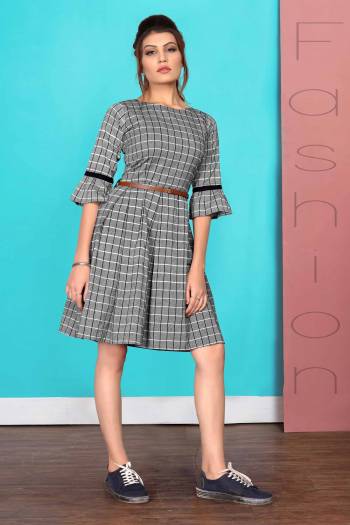 For Your Semi-Casuals, Grab This Readymade Kurti In Grey Color Fabricated On Cotton. It Is Beautified With Checks Prints And Its Lovely Tunic Pattern Will Earn You Lots Of Compliments From Onlookers. 