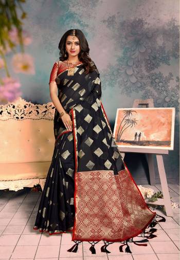 For A Proper Traditional Look, Grab This Pretty Designer Saree In?Black Color. This Saree Is Chanderi Silk Based Beautified With Detailed Attractive Weave Paired With Art Silk Fabricated Blouse. Buy Now.