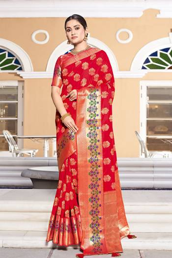Grab This Very Beautiful And Attractive Looking Saree In Red Color. This Saree and Blouse Are Rich Art Silk Based Beautified With Weave. 