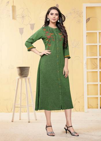 Add This Pretty Readymade Kurti To Your Wardrobe In Green Color. This Kurti Is Fabricated On Linen Beautified With Thread Work. 